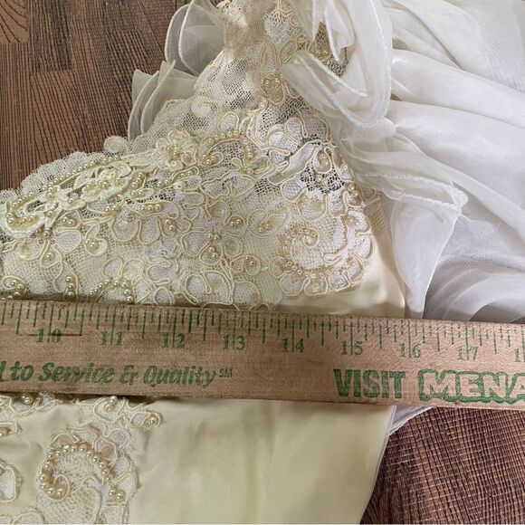 Vintage‎ 90's Beaded Puff Sleeve Train Wedding Dress Size 10 - Picture 13 of 13